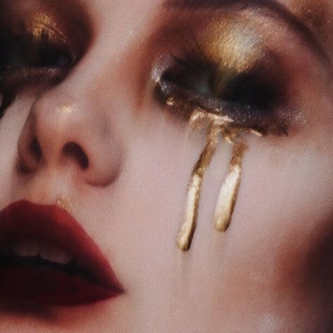 Funcle Shirts, Hopeless Fountain Kingdom, The Rocky Horror Picture Show, Gold Makeup, Gold Aesthetic, Gold And Red, Kesha, Foto Ideas Instagram, Her Eyes