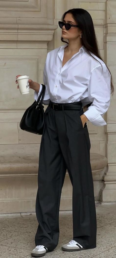 White Button Down Black Pants, Long Black Button Up Shirt Outfit, Button Up Shirt Outfit Office, Oversized Oxford Shirt Women Outfit, Oversize White Button Down Shirt Outfit, Office Assistant Outfit, Oxford Outfits Women, Oxford Shirt Women Outfit, Outfit Blanc