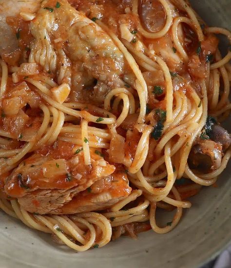 Best Chicken Stew with Spaghetti Recipe | Food From Portugal Portuguese Chicken And Spaghetti, Portugese Chicken, Portuguese Chicken Recipes, Best Chicken Stew, Portuguese Chicken, Supper Meals, Portuguese Dishes, Portuguese Sausage, Portugal Food