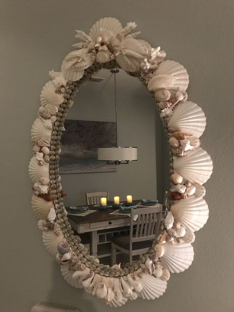 Home Decor Girly, Summer Room Ideas, Shell Mirrors, Vibey Apartment, Summer Room, Seashell Mirror, Seashell Projects, Framed Mirrors, Girly Apartment Decor