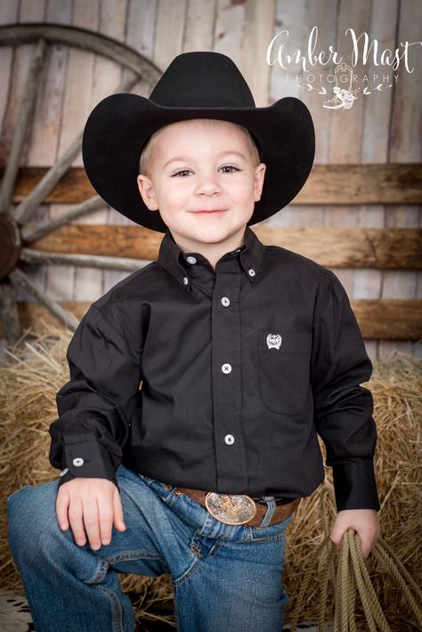 Children Photography, Cowboy Photography, Western Photography. 3 year old photo shoot ideas. Cowboy photo shoot ideas. Western Photo shoot ideas. Amber Mast Photography. Ring Boy Outfits, Western Photo Shoots, Baby Boy Cowboy, Baby Surf, Boy Photoshoot, Bday Photoshoot, Cowboy Photography, Boy Photo Shoot, Country Photography