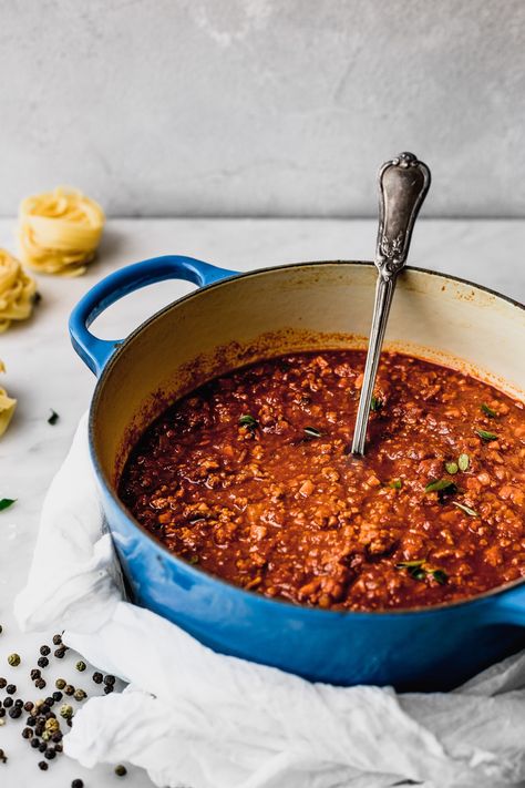 This recipe lives really close to my heart. It’s the bolognese sauce that my aunt and godmother has always done for her lasagna. With time I have adapted it and so this is my version of her version, lol. It’s not a classic bolognese but I think that the different things that it has is exactly what makes it so special.  My Aunt's Legendary Bolognese Sauce | Cravings Journal #recipe #bolognese #sauce #pasta Healthy Bolognese Sauce, Classic Bolognese, Best Bolognese Sauce, Bolognese Sauce Recipe, Easy Pasta Sauce, Vegan Bolognese, Sauce Pasta, How To Peel Tomatoes, Bolognese Sauce