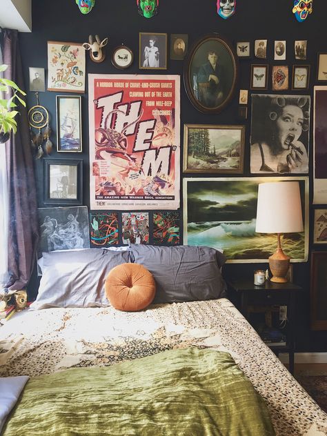 Eccentric Bedroom Aesthetic, Boho Video Game Room, Punk Apartment Aesthetic, Urban Maximalist Decor, Eclectic Grunge, Cozy Eclectic Home Bedroom, Punk Living Room, 70s Rock And Roll Aesthetic Room, Vintage Rock And Roll Aesthetic Decor