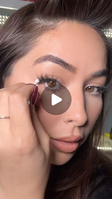 Frouzan M. 💄🇦🇫🇨🇦 on Instagram: "Easiest eyeliner hack #makeup #eyeliner #eyelinerhack #makeupideas #eyelinertutorial" Cateye Eyeliner, Inner Eyeliner, Eyeliner Wing, Eyeliner Techniques, Makeup Hacks Tutorials, Simple Eyeliner, Makeup Mistakes, Eye Liner Tricks, Makeup Transformation