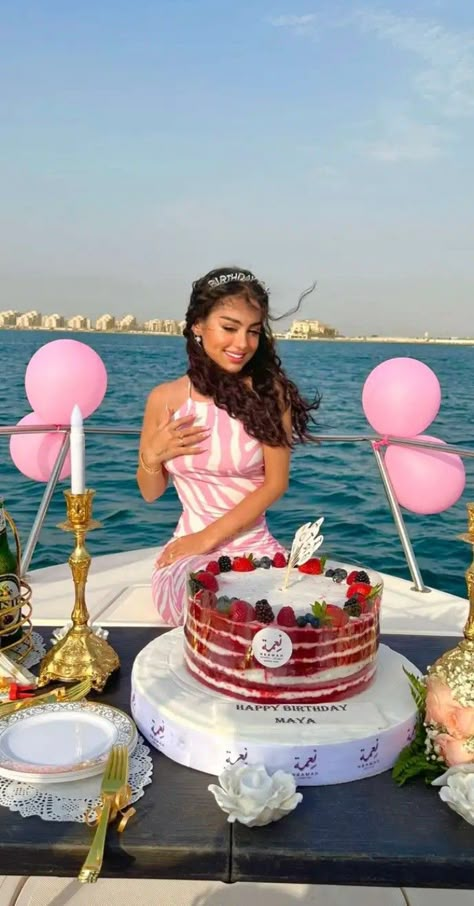 Yacht Party Birthday, Boat Birthday Outfit, Boat Party Birthday, Yacht Party Ideas, Birthday On A Boat Party Ideas, Yacht Birthday, Sweet 16 Yacht Party, Boat Birthday Aesthetic, Boat Birthday Party Ideas