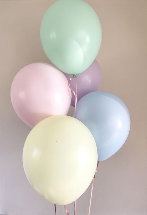 Pastel Rainbow Balloons, Pastel Color Party, Balloons Rainbow, Lila Party, Pastel Baby Shower, 1st Birthday Balloons, Peter Rabbit Party, Pastel Birthday, Pastel Theme