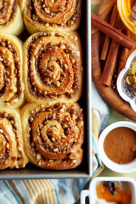 Baklava Cinnamon Rolls - Jonathan Melendez Baklava Cinnamon Rolls, Campfire Cinnamon Rolls, Roll Dough Recipe, Overnight Cinnamon Rolls, Baking Buns, Phyllo Dough, Sweet Pastries, Instant Yeast, Greek Food