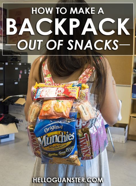 How to Make a Backpack Out of Snacks - a perfect gift for literally anybody. Backpacking Snack Ideas, Gift Makanan, Backpack Snacks, Diy Snack Bag, Make A Backpack, Snack Bucket, Diy Snacks, Mouse Art, Snack Gift