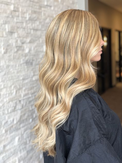 Golden Honey Blonde Highlights, Blonde Hair 2024, Soft Honey Blonde, Lightly Curled Hair, Blonde Melt, Hairstyles Ideas For Long Hair, Warm Blonde Hair, For Long Hair Hairstyles, Ideas For Long Hair