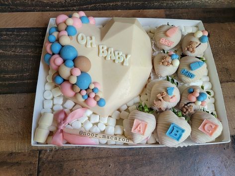 Gender Reveal Pinata Cake, Gender Reveal Lunchbox Cake, Breakable Chocolate Heart Ideas Gender Reveal, Cake Smash Gender Reveal, Gender Reveal Heart Smash, Breakable Heart Gender Reveal, Gender Reveal Chocolate Heart, Gender Reveal Treat Ideas, Gender Reveal Pastries