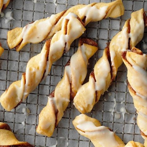 Cinnamon Crescent Twists Crescent Roll Twists, Cinnamon Twists With Crescent Rolls, Crescent Roll Cinnamon Twists, Cinnamon Rolls Crescent Dough, Recipes With Crescent Rolls, Cherry Desert, Crescent Roll Cinnamon, Crescent Twists, Crescent Dough Recipes