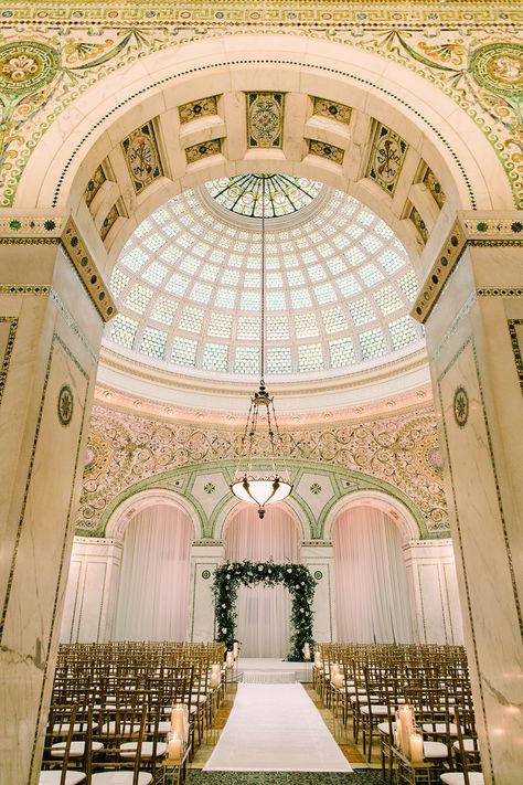 Classic Chicago Cultural Center Wedding - artistrieco.com American Wedding Traditions, Chicago Cultural Center Wedding, Chicago Indian Wedding, Indian American Weddings, Chicago Cultural Center, Chicago History Museum, Extravagant Wedding, Chicago Wedding Photography, Chicago Wedding Venues