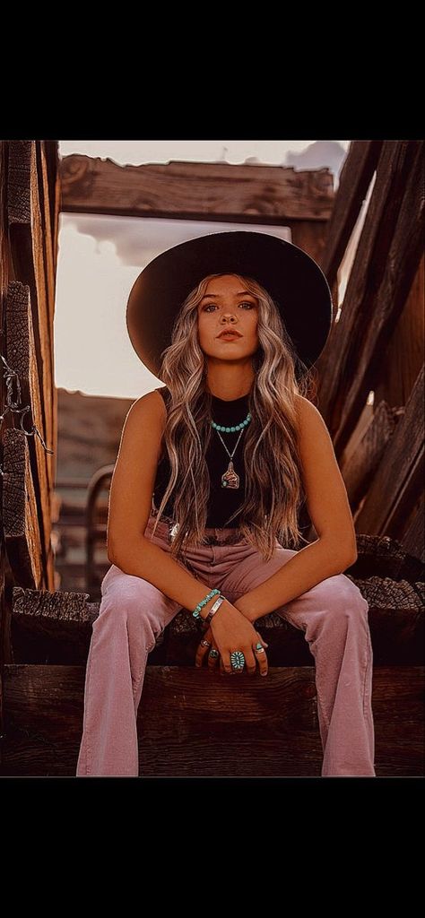 Western Outfits Photography, Cute Country Birthday Outfits, Casual Outfits Senior Pictures, Cowgirl Pics Aesthetic, Western Picture Outfits, Western Outfits For Pictures, Western Outfits Women Senior Pictures, Summer Western Senior Pictures, Country Singer Photoshoot Ideas