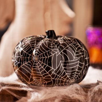 Fun Easy Halloween Crafts, Spiderweb Pumpkin, Spider Web Pumpkin, Spiderweb Design, Pumpkin Decorating Contest, Ceramic Halloween, Halloween Pumpkin Designs, Halloween Tutorial, Furniture Unique