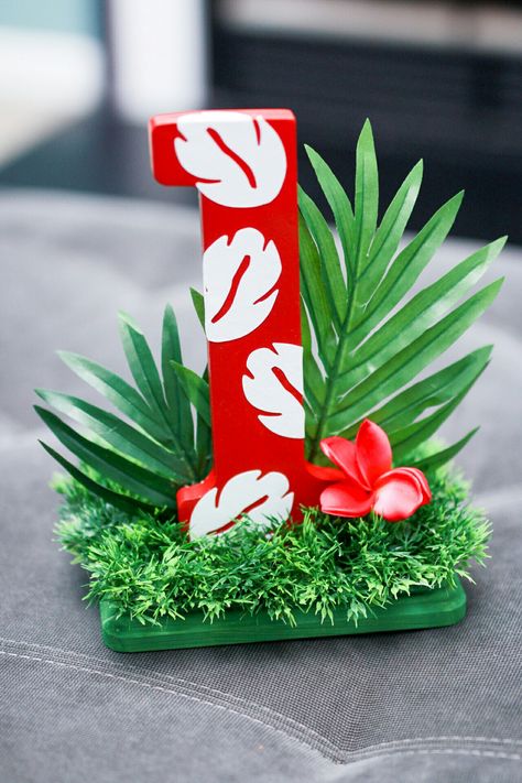 Lilo Birthday Party Ideas, Lilo Party Ideas, Stitch First Birthday Theme, Lilo And Stitch Birthday Decor, Lilo And Stitch Birthday Party Centerpieces, Lilo And Stitch Birthday Centerpieces, Lilo And Stitch Hawaiian Party, Lilo Birthday Party, Lilo And Stitch Birthday Party Decor