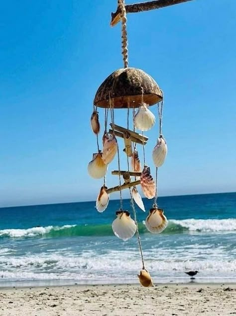 Sea Shell Wind Chime, Carillons Diy, Beach Room Decor, Surf Room, Shell Wind Chimes, Ocean Room, Art Coquillage, Beachy Room, Beach Room