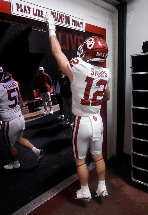 Sooner Football, Collage Football, American Football Uniforms, Oklahoma Sooners Football, Mask Guy, Ou Football, Oklahoma Football, Ou Sooners, College List