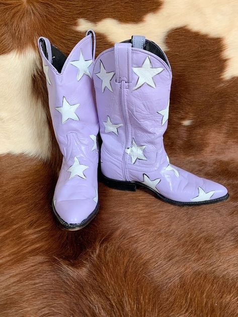 Purple Cowgirl Boots, Lavender Boots, Purple Cowgirl, Purple Cowboy Boots, Stagecoach Outfit, Rodeo Art, Cute Cowgirl Boots, Rodeo Birthday Parties, Rodeo Birthday