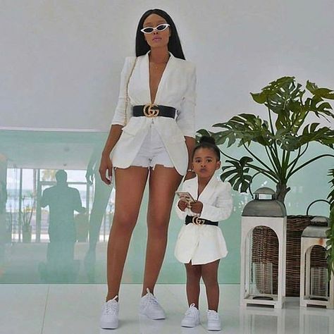 Mommy Daughter Photography, Mommy Daughter Pictures, Daughter Style, Stile Kylie Jenner, Mommy Daughter Photos, Mom Daughter Outfits, Mommy Daughter Outfits, Mother Daughter Fashion, Mother Daughter Matching Outfits