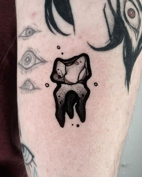 Traditional Tooth Tattoo, Juju Core, Vampire Teeth Tattoo, Teeth Tattoo, Eyeball Tattoo, Tooth Tattoo, Neo Tattoo, Procreate Stamps, Vampire Teeth