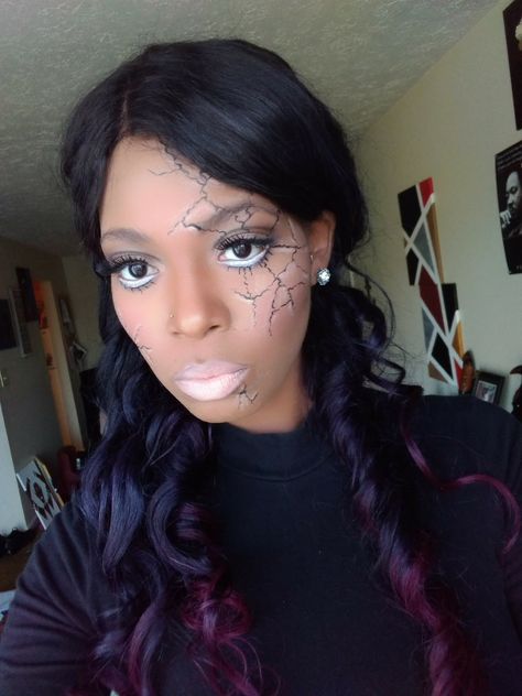 Broken doll / Halloween Broken Doll Costume Diy, Broke Doll Makeup Halloween, Broken Doll Makeup Halloween, Broken Doll Makeup Easy, Broken Doll Costume Makeup, Scary Doll Costume Make Up, Broken Doll Costume, Broken Doll Halloween, Broken Doll Makeup