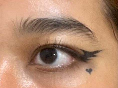 Eyeliner Heart Under Eye, Eyeliner With Heart, Bat Wing Eyeliner, Heart Eyeliner, Wing Eyeliner, Bat Wing, Winged Eyeliner, Bat Wings, Best Makeup Products