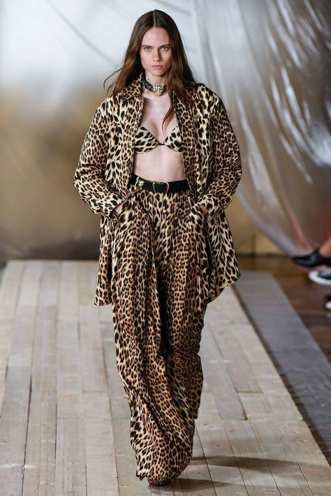 Leopard Print Outfits, Animal Print Pillows, Leopard Print Fashion, Leopard Outfits, Kim Jones, Animal Print Outfits, Animal Print Fashion, Donatella Versace, Spring Summer 2022