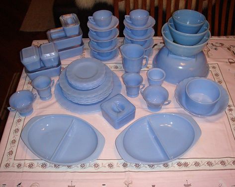 Delphite Blue, Pyrex Dishes, Pink Snowflake, Pyrex Collection, Vintage Cookware, Vintage Collections, Vintage Dishware, Blue Dishes, Antique Dishes