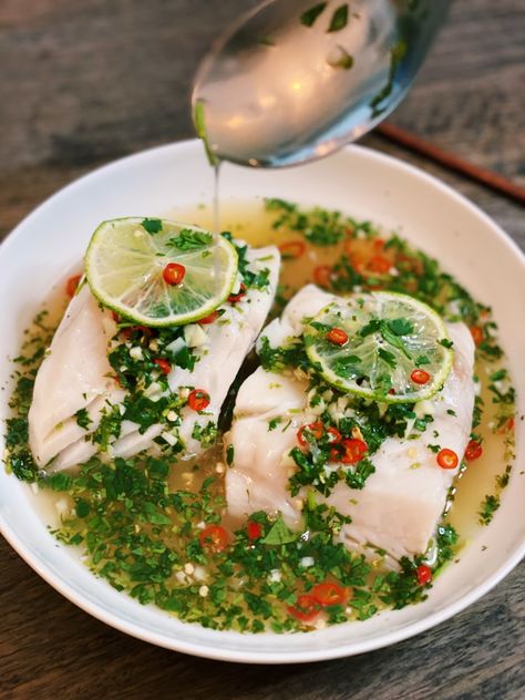 Thai Steamed Fish, Thai Fish Recipe, Bamboo Steamer Recipes, Chinese Steamed Fish, Steamed Fish Recipes, Tiffy Cooks, Steam Recipes, Healthy Weeknight Dinners, Steamed Fish