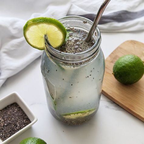 Chia Lime Agua Fresca also known as Agua de Limón con Chia is a light lemonade or limeade with chia seeds added. It's refreshing and provides extra protein and fiber for sustained energy. Vegan Honey Recipe, Lime Water Recipe, Lime Agua Fresca, Vegan Nachos Cheese, Zucchini Chips Baked, Lime Water, Vegan Nachos, Chia Seeds Benefits, Mexican Drinks