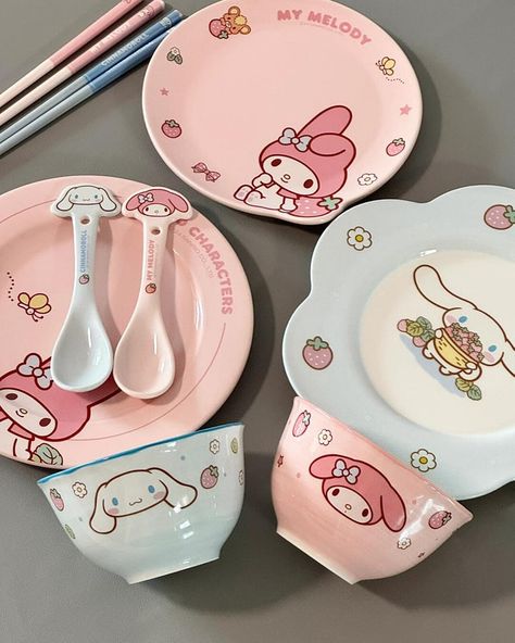 🍓 Sanrio Strawberry tableware set 🍓 LlNK lN BlO #mymelody #cinnamoroll #mymelodylover #cinnamorolllover #mymelodycore #cinnamorollcore #mymelodycollection #cinnamorollcollection #MyMelody代購 #cinnamoroll代購 #sanrio #sanrioaesthetic #sanriocore #tableware #kawaiikitchen Electric Objects, Kawaii Strawberry, Dream Things, Strawberry Design, Baking Utensils, Microwave Ovens, Dishwashers, Top Top, Tableware Set