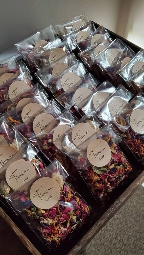 Spices Packaging, Tea Organization, Tea Packaging Design, Creative Wedding Favors, Diy Confetti, Creative Gift Wrapping, Cookie Packaging, Wedding Confetti, Tea Packaging