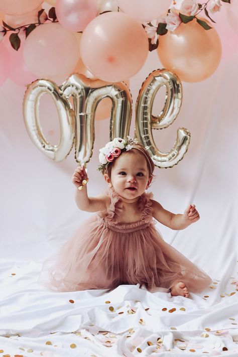 One Year Old Princess Photo Shoot, 1st Year Birthday Photoshoot Ideas, Girly One Year Old Pictures, Unique First Birthday Photoshoot Ideas, First Birthday Indoor Photoshoot, Princess First Birthday Photo Shoot, Little Miss Onederful Birthday Cake, Floral First Birthday Photoshoot, 1 Year Birthday Pictures