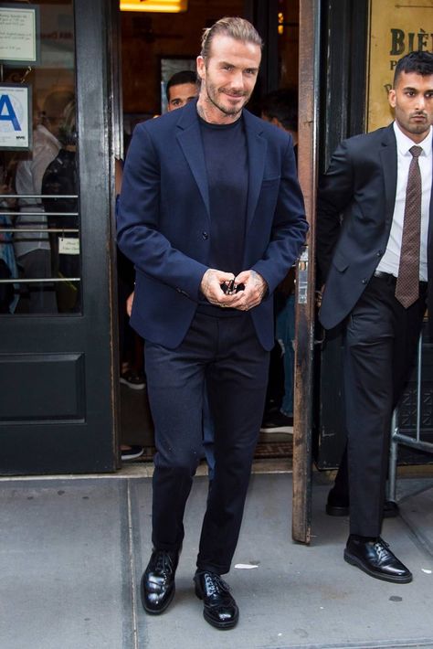 28. David Beckham #navysuits #navy #suits #combinations David Beckham 2024, Clothes Checklist, Ootd Formal, Beckham Suit, Sport Elegant, David Beckham Suit, Mens Navy Suit, Suit Inspiration, David Beckham Style