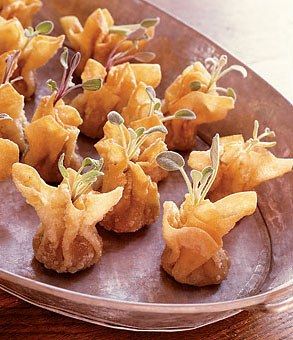 Reception Finger Foods, Wedding Appetizer Ideas, Wedding Finger Foods, Fried Wontons, Wedding Food Drink, Wedding Appetizers, Reception Food, Appetizer Ideas, Wedding Etiquette