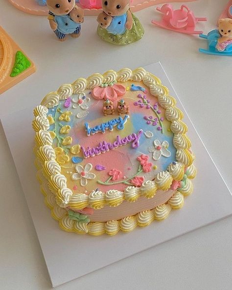 Flower Cake Design, Pinterest Cake, Pastel Cakes, Cake Aesthetic, Elegant Birthday Cakes, Baking Cakes, Pretty Dessert, Cute Baking, Creative Birthday Cakes