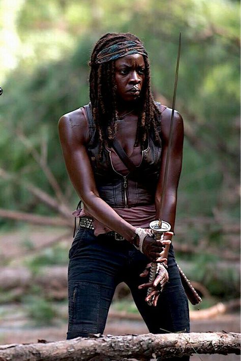 Michonne - The Walking Dead Michonne Walking Dead, Walking Dead Wallpaper, The 100 Characters, Rick And Michonne, Girl Boss Quotes, Zombie Apocalypse, Badass Women, Post Apocalyptic, Cute Celebrities