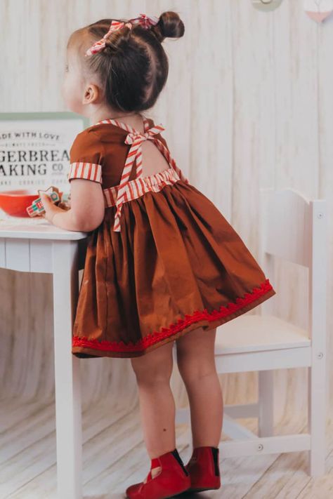 Kids Christmas Clothes, Christmas Toddler Outfits Girl, Christmas Dresses For Kids, Toddler Christmas Dress Holiday, Toddler Christmas Dress Patterns, Toddler Santa Dress, Girls Christmas Dress Pattern, Toddler Girl Christmas Outfits, Toddler Vintage Christmas Dress