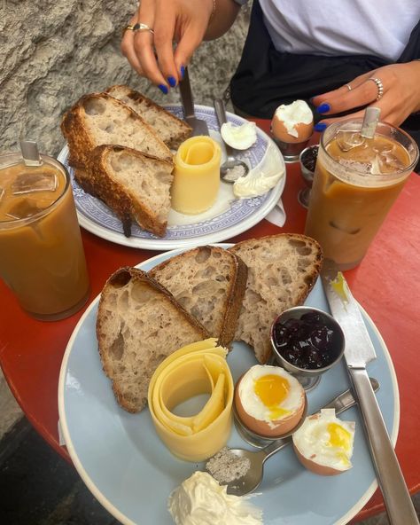 København 🤤🤤 copenhagen foodie restaurant lunch brunch vibe european aesthetic breakfast chill cool breakfast scandinavian cheese Copenhagen Brunch, Scandinavian Brunch, Copenhagen Nightlife, Copenhagen Breakfast, Sandwich Street Food, Copenhagen Lifestyle, Scandinavian Breakfast, Cool Breakfast, European Meals