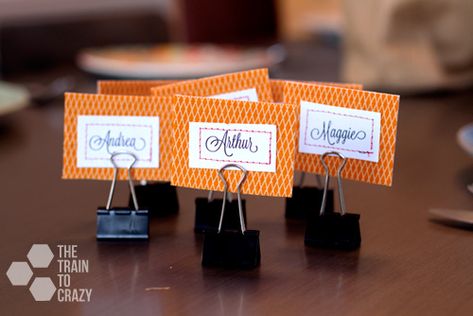 Having a casual thanksgiving this year? Try these Easy Name Place Holders by The Train to Crazy. #thanksgiving #placeholders Diy Name Tags, Place Holders, Place Settings Thanksgiving, Skip To My Lou, Diy Napkins, Banquet Decorations, Place Holder, Name Place Cards, Best Teacher Gifts