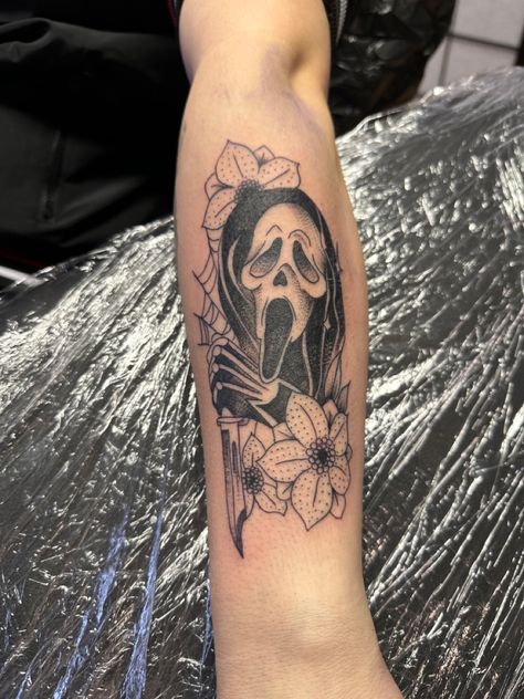 Scream Tattoo Ghostface, Ghost Face Tattoo, Ghostface Tattoo, Scream Tattoo, Horror Movie Tattoos, Tattoo Shading, Ghostface Scream, Movie Tattoos, Halloween Express