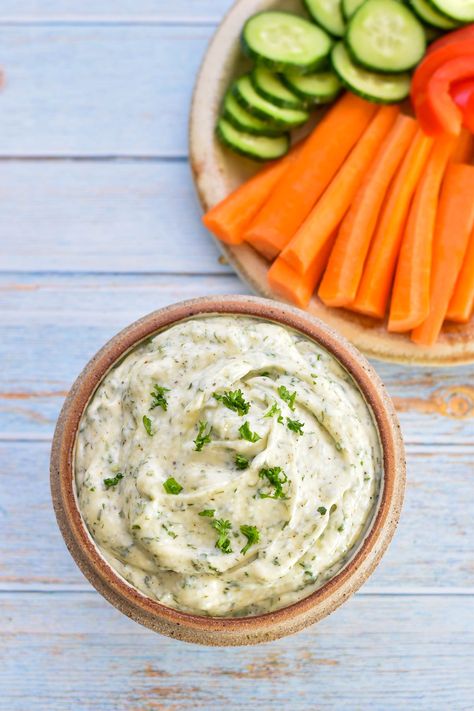 This easy dill veggie dip makes veggies so much yummier and is great to have in your back pocket for a quick snack or appetizer. It's also low FODMAP, Paleo and Whole30 compliant. #veggiedip #vegetabledip #chipdip #dilldip #lowfodmap #paleo #whole30 Low Fodmap Chip Dip, Fodmap Dips, Low Fodmap Keto, Dill Veggie Dip Recipe, Dill Veggie Dip, Low Fodmap Snack, Low Fodmap Appetizers, Veggie Dip Recipe, Fodmap Meals