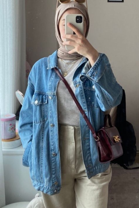 Ootd Jacket Jeans Hijab, Jeans Jacket Outfit Hijab, Jaket Jeans Hijab Outfit, Denim Jacket Outfit Hijab, Hijab Outer, Blue Denim Jacket Outfit, Outfit Outer, Hijab Fits, Islamic Fashion Dresses