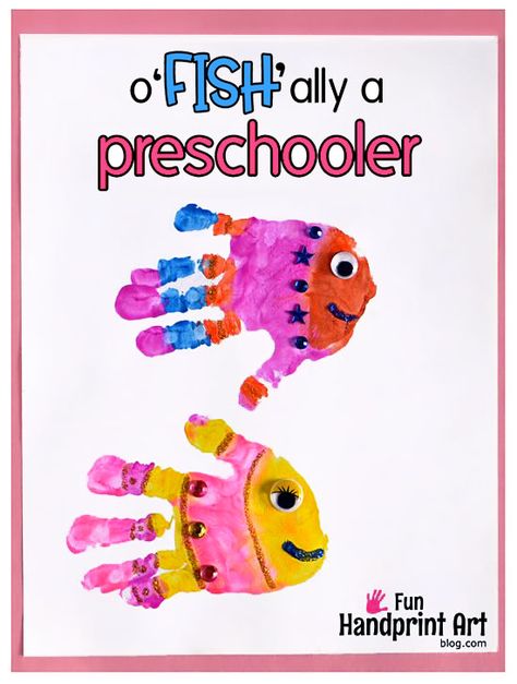 Free 1st day of school handprint printables: O' FISH-ally a preschooler, kindergartner, or 1st grader. Multiple color choices for a fun back to school craft Footprint Calendar, Prek Projects, Handprint Fish, September Preschool, Preschool First Day, Prek Crafts, September Themes, Beach Week, Free Preschool Printables