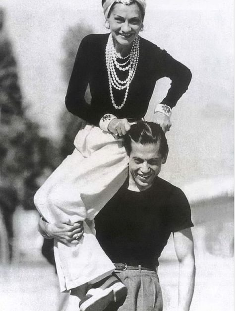 Coco Chanel with her bf, Captain Arthur Edward "Boy" Capel. In 1971 ... Coco Chanel Pictures, Ballet Russe, Moda Chanel, Robert Mapplethorpe, Mode Chanel, Annie Leibovitz, Gabrielle Chanel, Chanel Couture, Richard Avedon