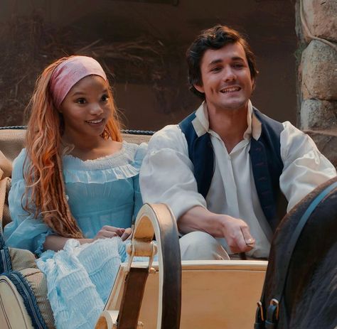 Ariel Movie, Prince Eric And Ariel, Halle Bailey Little Mermaid, Ariel And Eric, Descendants Dr, Little Mermaid Live Action, Disney Romance, Chloe X Halle, Romantic Dream