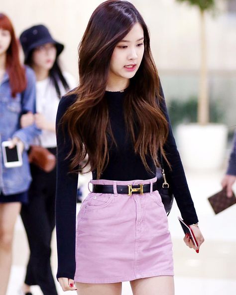 Blackpink Rosé style Blackpink Outfits, Rose Fashion, Looks Black, Fan Fiction, Kpop Fashion Outfits, 가을 패션, Kim Jisoo, Airport Style, Blackpink Fashion