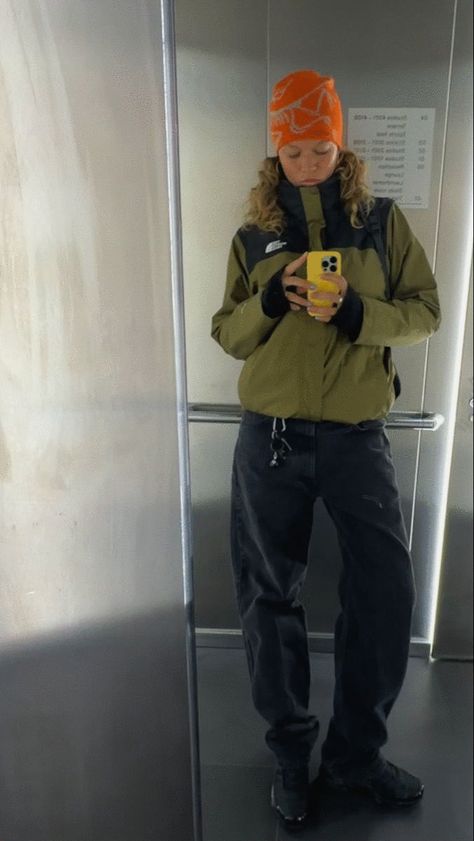 Arc’teryx Women's Outfit, Joshua Tree Hike Outfit, Arc’teryx Hat Outfit, Arc’teryx Hat, Arcytex Jacket Outfit, Arcteryx Bird Head Toque Outfit, Arcytex Aesthetic, Finnish Winter Outfits, Arc’teryx Beanie Outfit