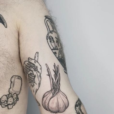 Nick Whybrow Tattoo on Instagram: "Who else leaves #garlic to #sprout? #tattoo #londontattooist" Spinach Tattoo, Onion Tattoo, Sprout Tattoo, Garlic Tattoo, Vegetable Tattoo, Skin Pictures, Stippling Tattoo, Tattoo Concepts, Traditional Tattoos