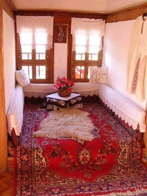 Persian Decor, Turkish Culture, Turkish Traditional, Traditional Home, Home Room Design, The Room, Home Decor Kitchen, Traditional House, House Rooms